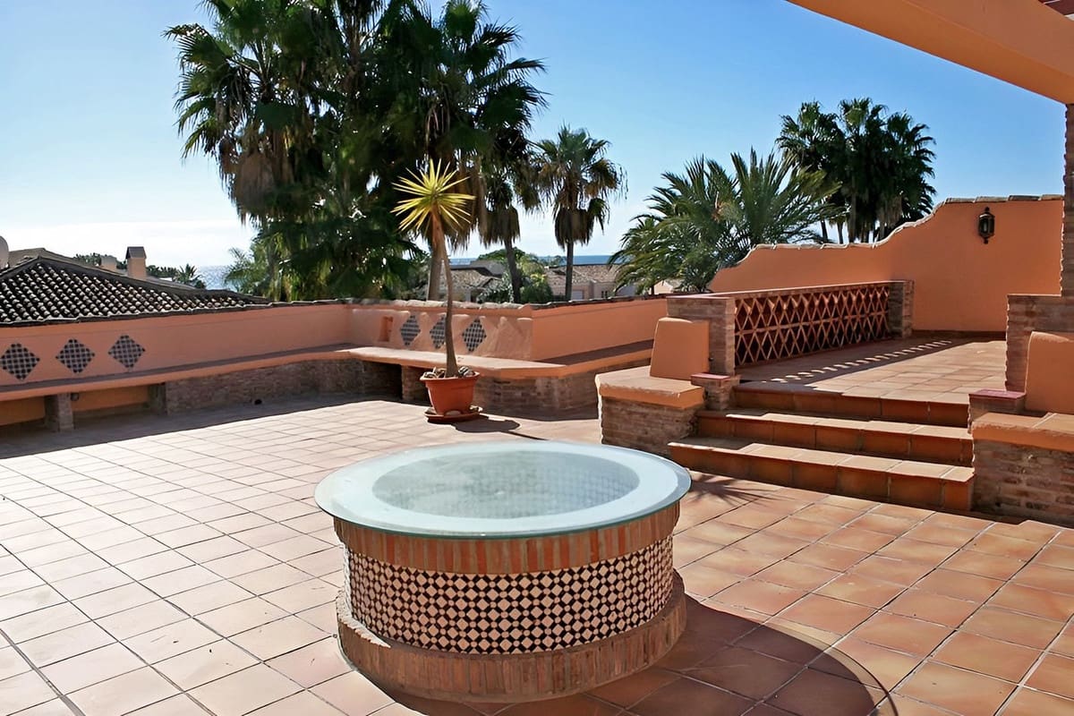 4 quarto Apartamento para venda em Guadalmansa com piscina - 1 300 000 € (Ref: 9748234)