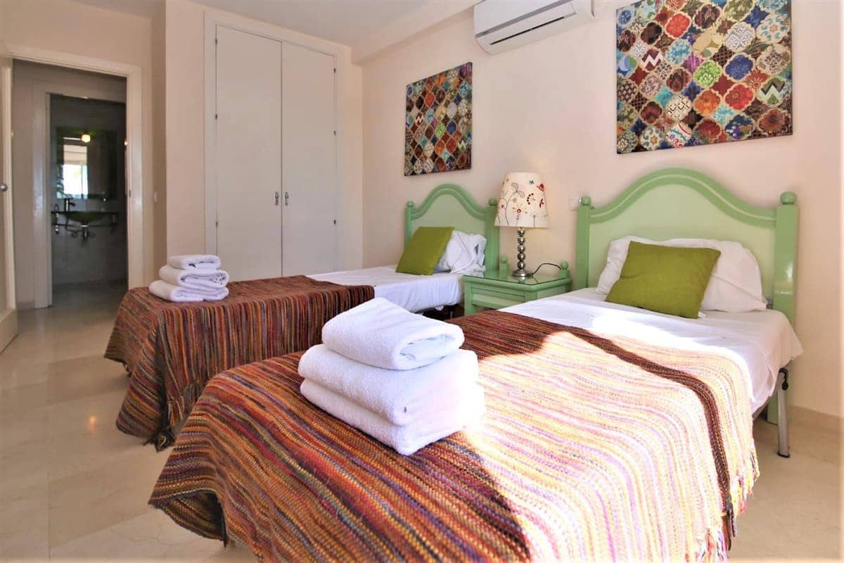 2 chambre Appartement à vendre à Estepona avec piscine - 449 000 € (Ref: 9748237)