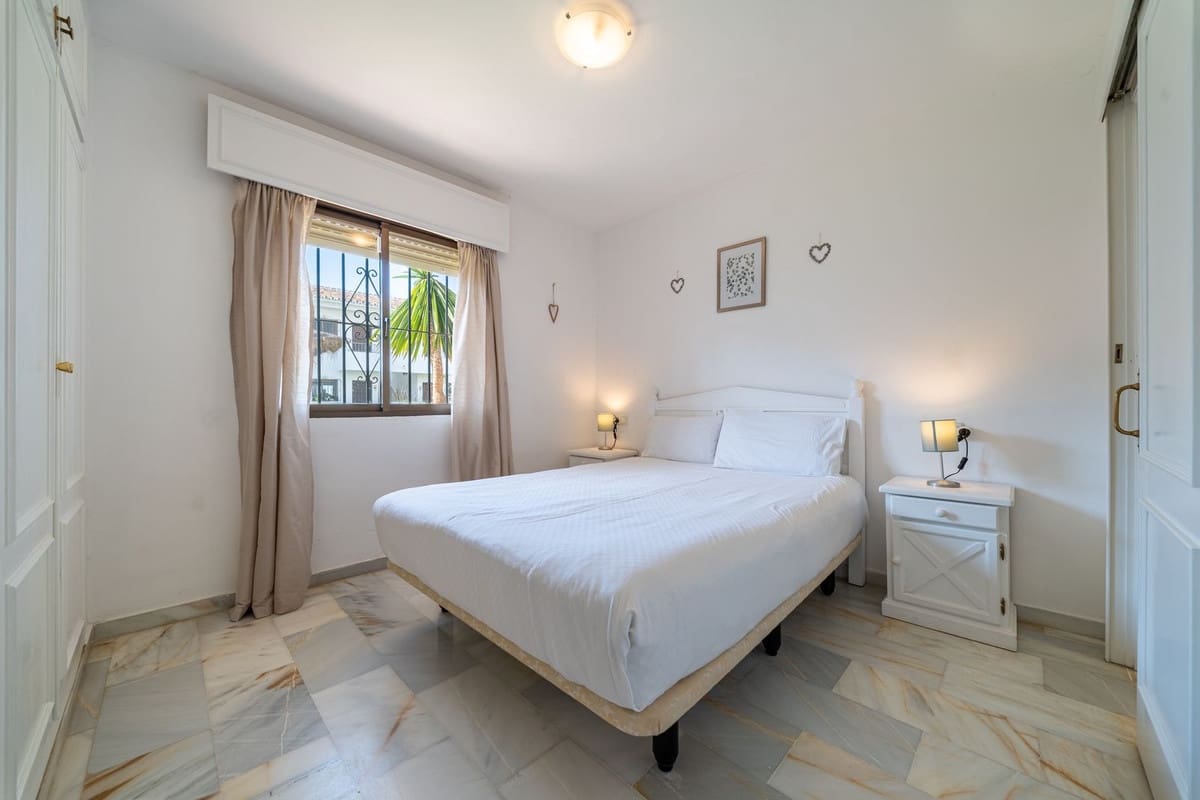 2 soverom Leilighet til salgs i Mijas Costa med svømmebasseng - € 249 000 (Ref: 9748239)