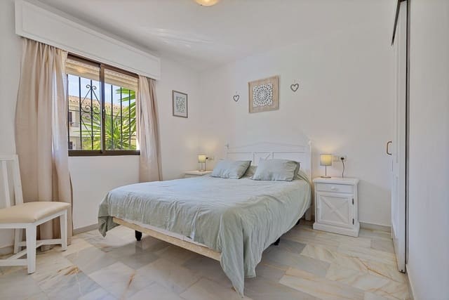 2 soveværelse Lejlighed til salg i Mijas Costa, Mijas med swimmingpool - € 249.000 (Ref: 9748239)