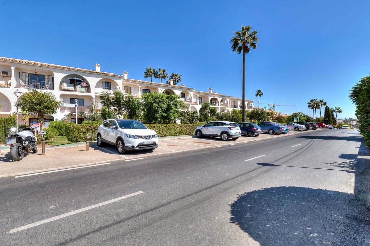 2 soverom Leilighet til salgs i Mijas Costa med svømmebasseng - € 249 000 (Ref: 9748239)