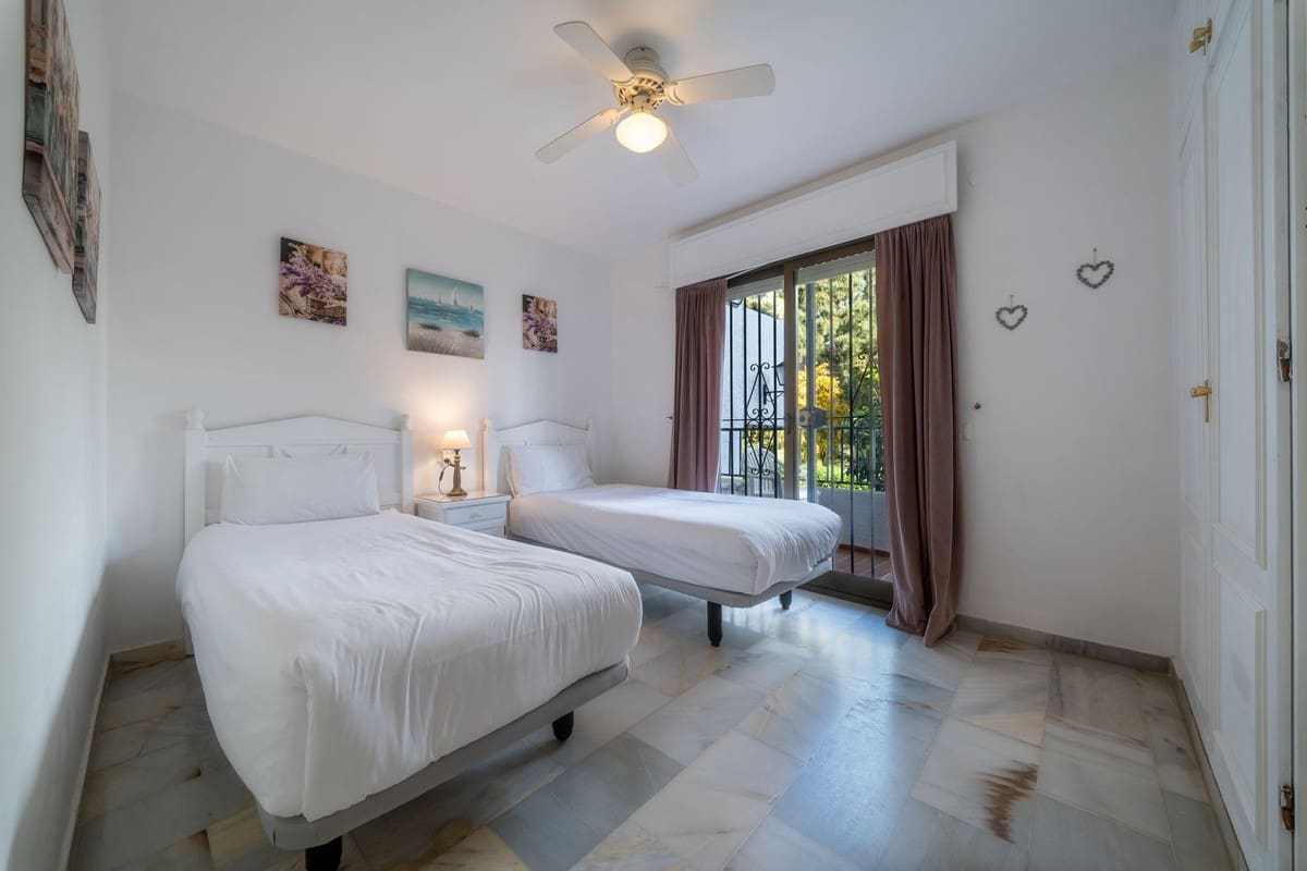 2 soverom Leilighet til salgs i Mijas Costa med svømmebasseng - € 249 000 (Ref: 9748239)