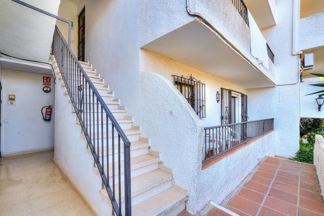 2 soveværelse Lejlighed til salg i Mijas Costa, Mijas med swimmingpool - € 249.000 (Ref: 9748239)