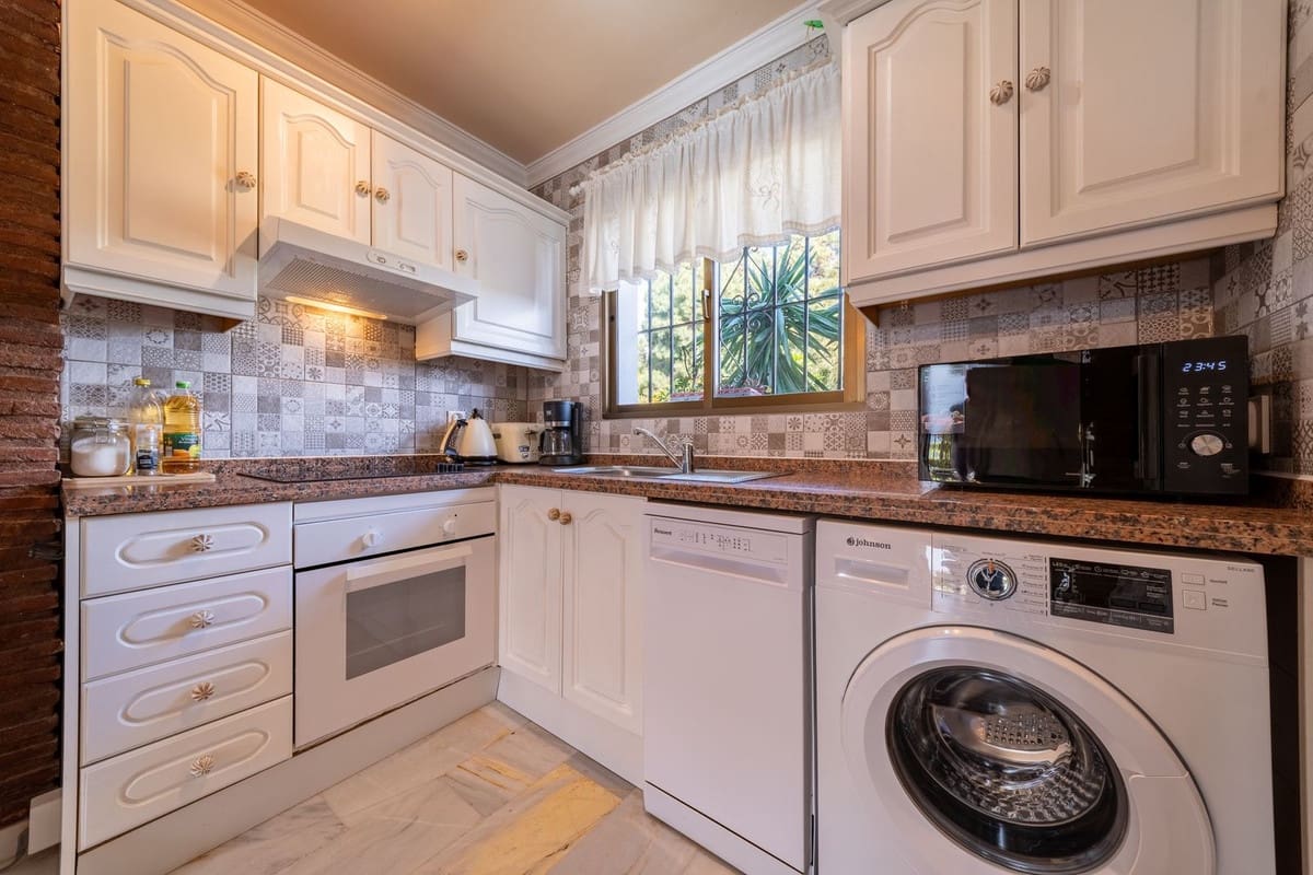 2 soverom Leilighet til salgs i Mijas Costa med svømmebasseng - € 249 000 (Ref: 9748239)