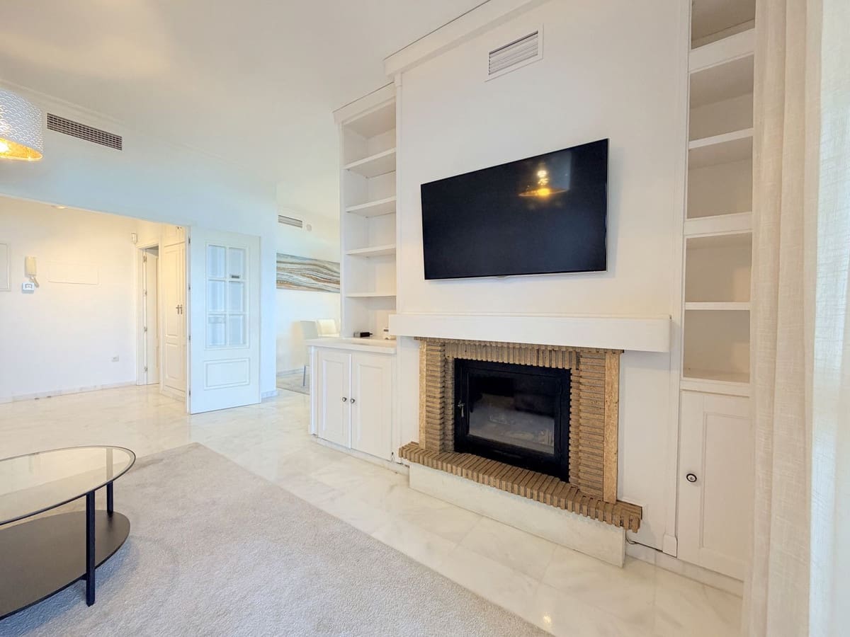 3 sovrum Lägenhet till salu i La Duquesa / Puerto de la Duquesa med pool - 499 000 € (Ref: 9762262)