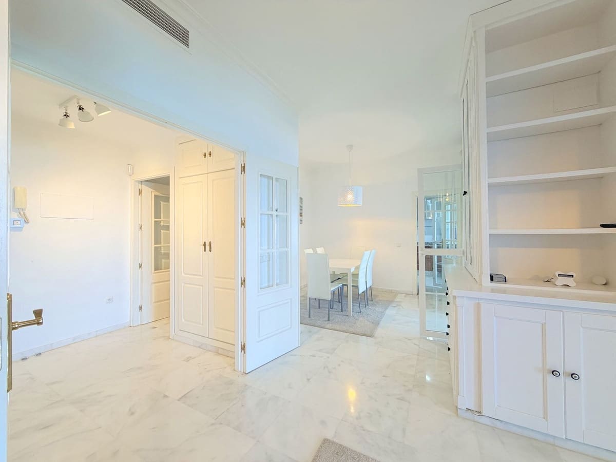 3 sovrum Lägenhet till salu i La Duquesa / Puerto de la Duquesa med pool - 499 000 € (Ref: 9762262)