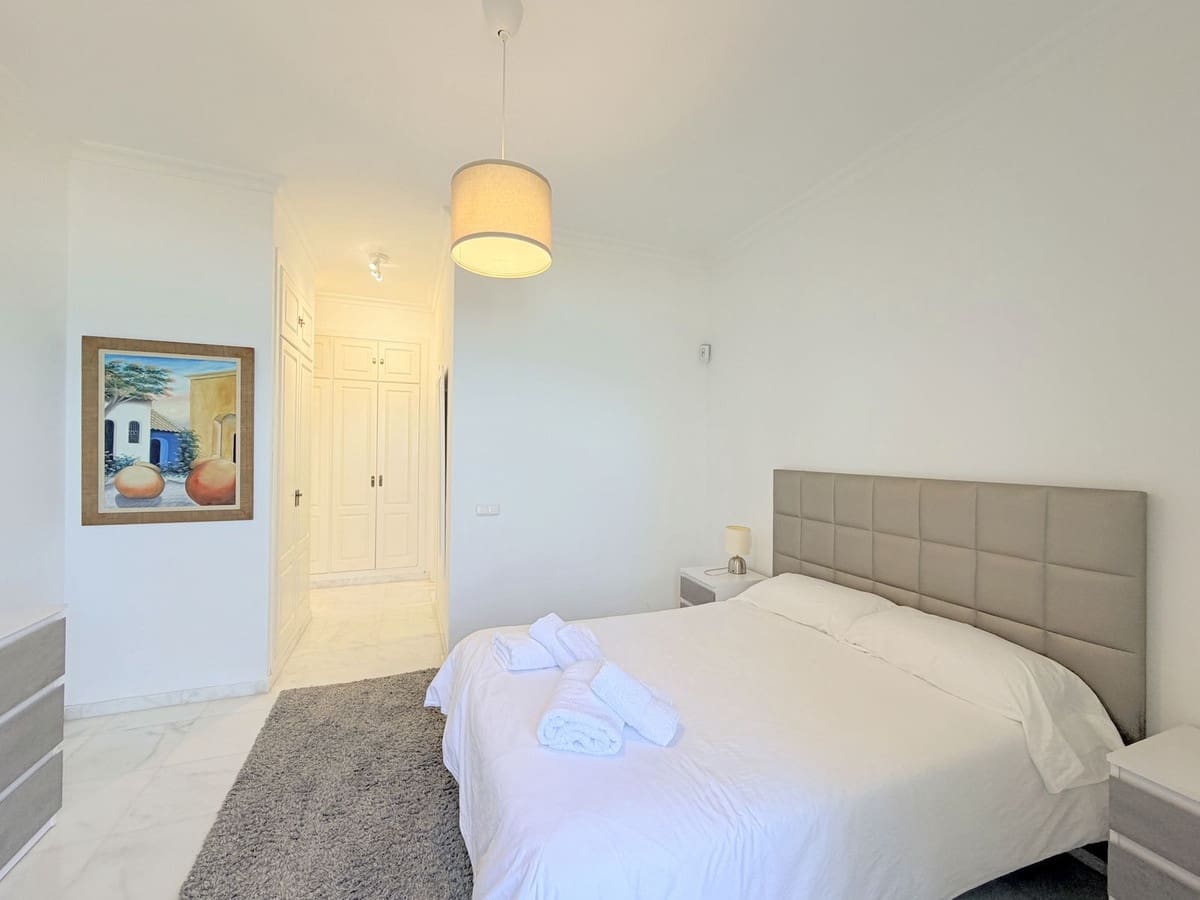 3 sovrum Lägenhet till salu i La Duquesa / Puerto de la Duquesa med pool - 499 000 € (Ref: 9762262)