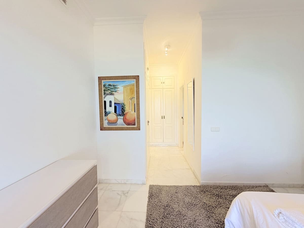 3 sovrum Lägenhet till salu i La Duquesa / Puerto de la Duquesa med pool - 499 000 € (Ref: 9762262)