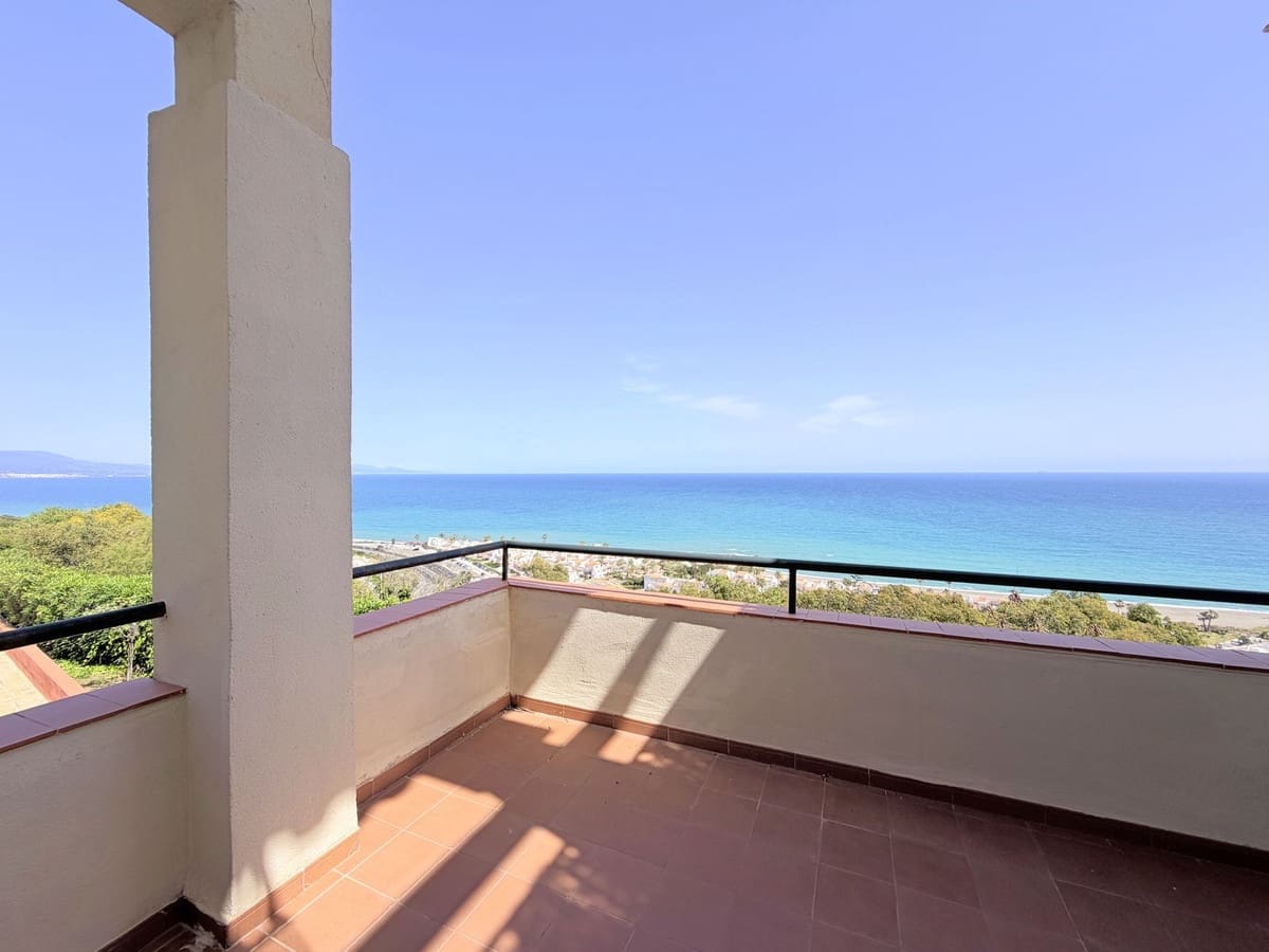 3 sovrum Lägenhet till salu i La Duquesa / Puerto de la Duquesa med pool - 499 000 € (Ref: 9762262)