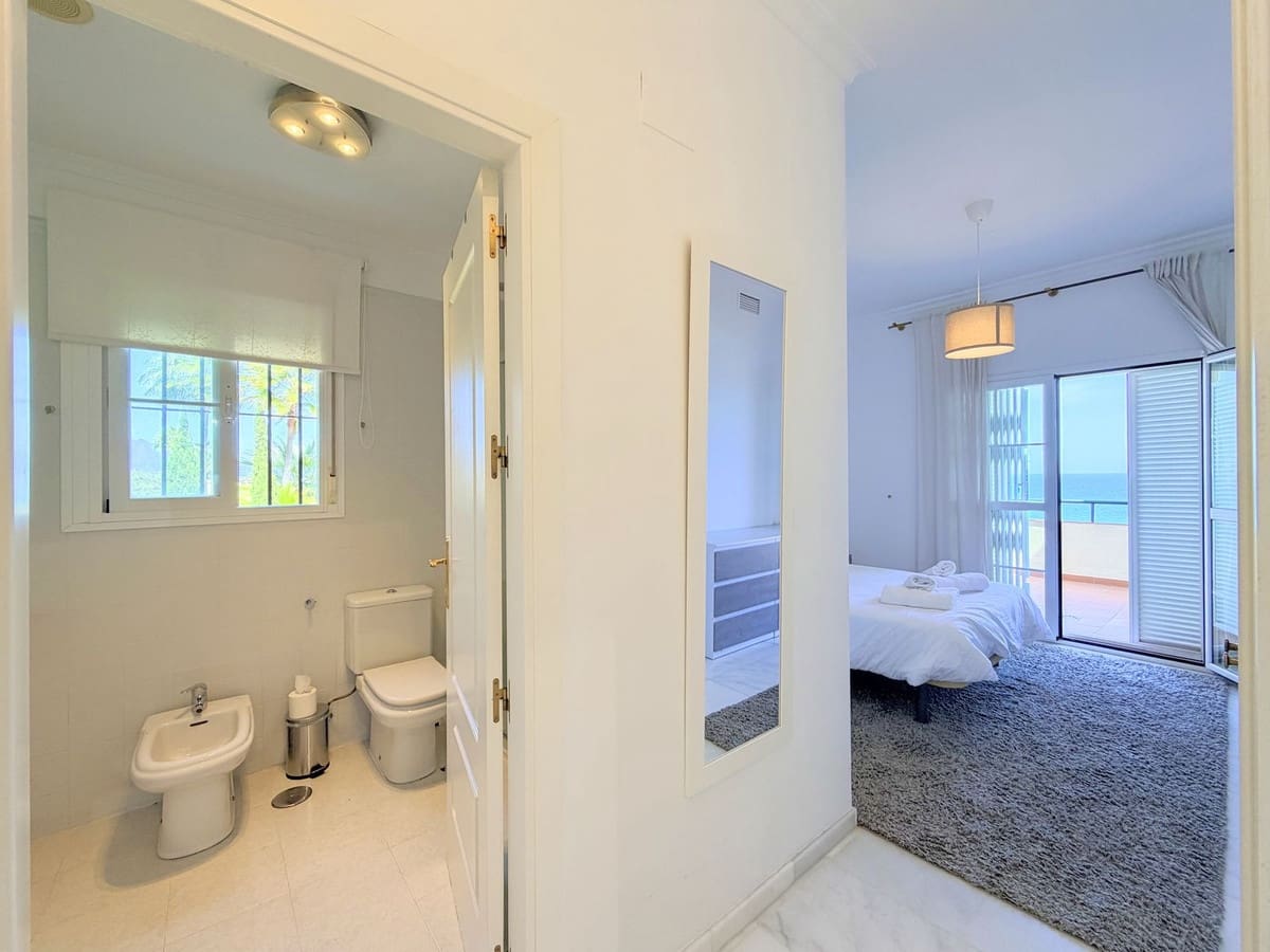 3 sovrum Lägenhet till salu i La Duquesa / Puerto de la Duquesa med pool - 499 000 € (Ref: 9762262)