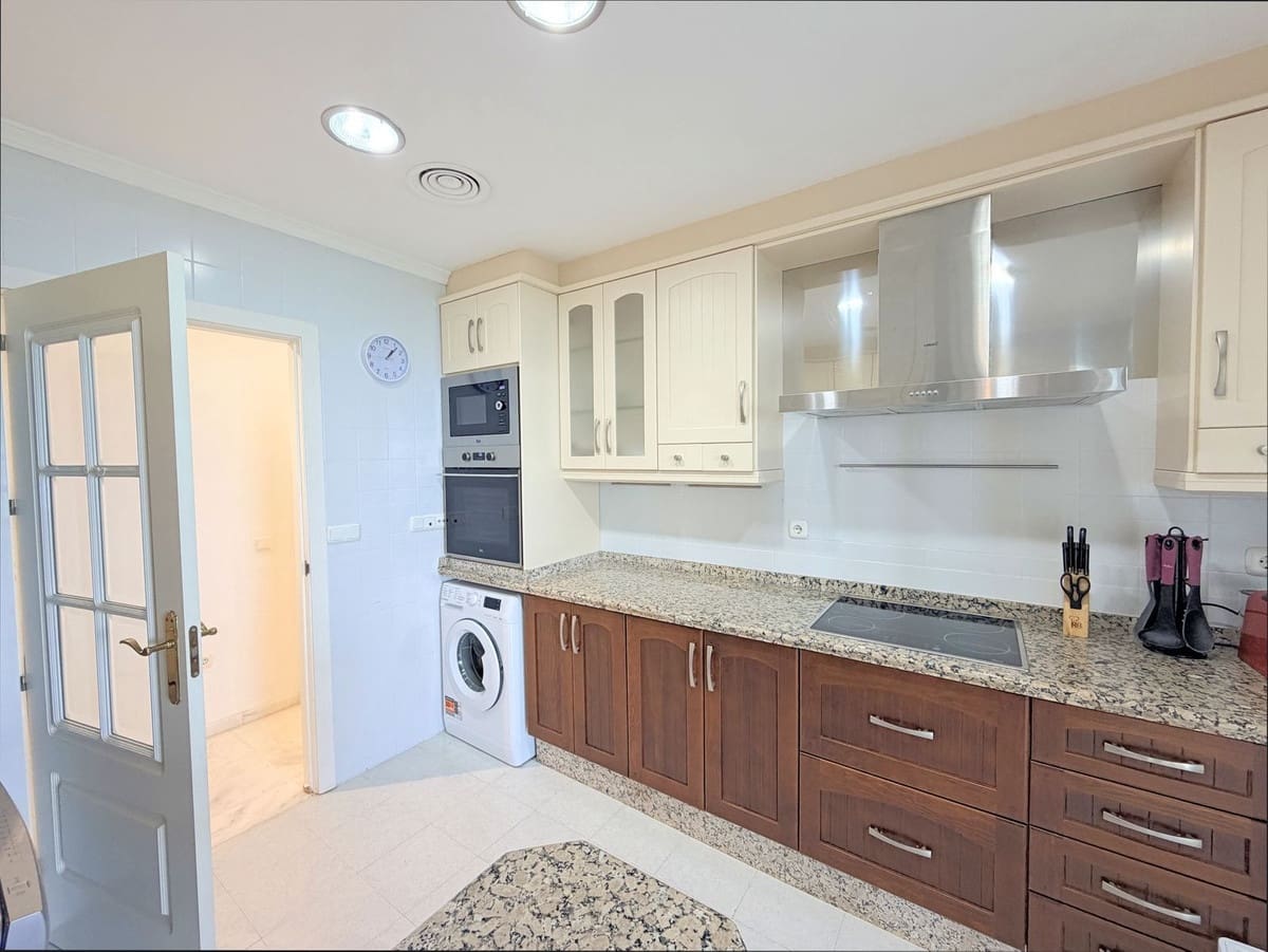 3 sovrum Lägenhet till salu i La Duquesa / Puerto de la Duquesa med pool - 499 000 € (Ref: 9762262)