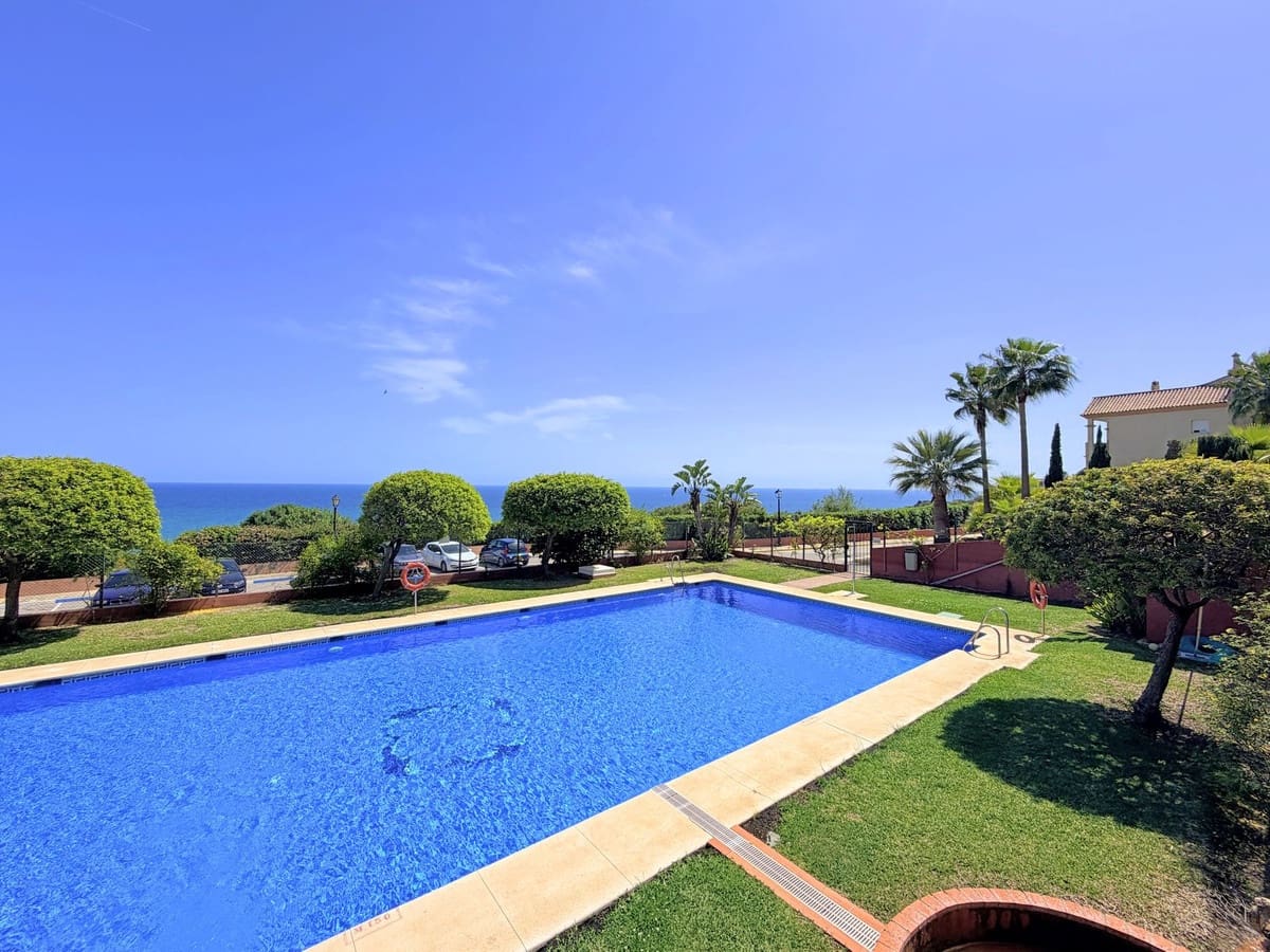 3 sovrum Lägenhet till salu i La Duquesa / Puerto de la Duquesa med pool - 499 000 € (Ref: 9762262)