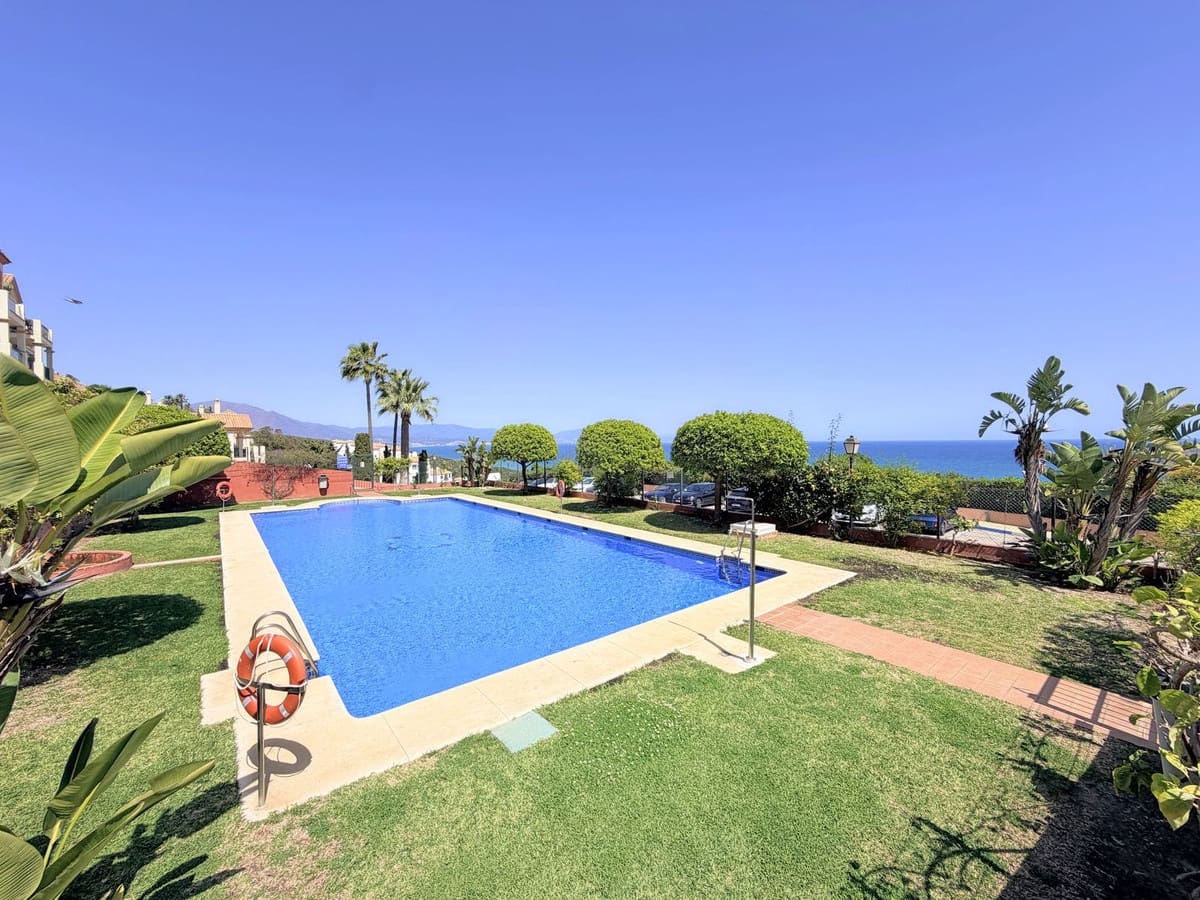 3 sovrum Lägenhet till salu i La Duquesa / Puerto de la Duquesa med pool - 499 000 € (Ref: 9762262)