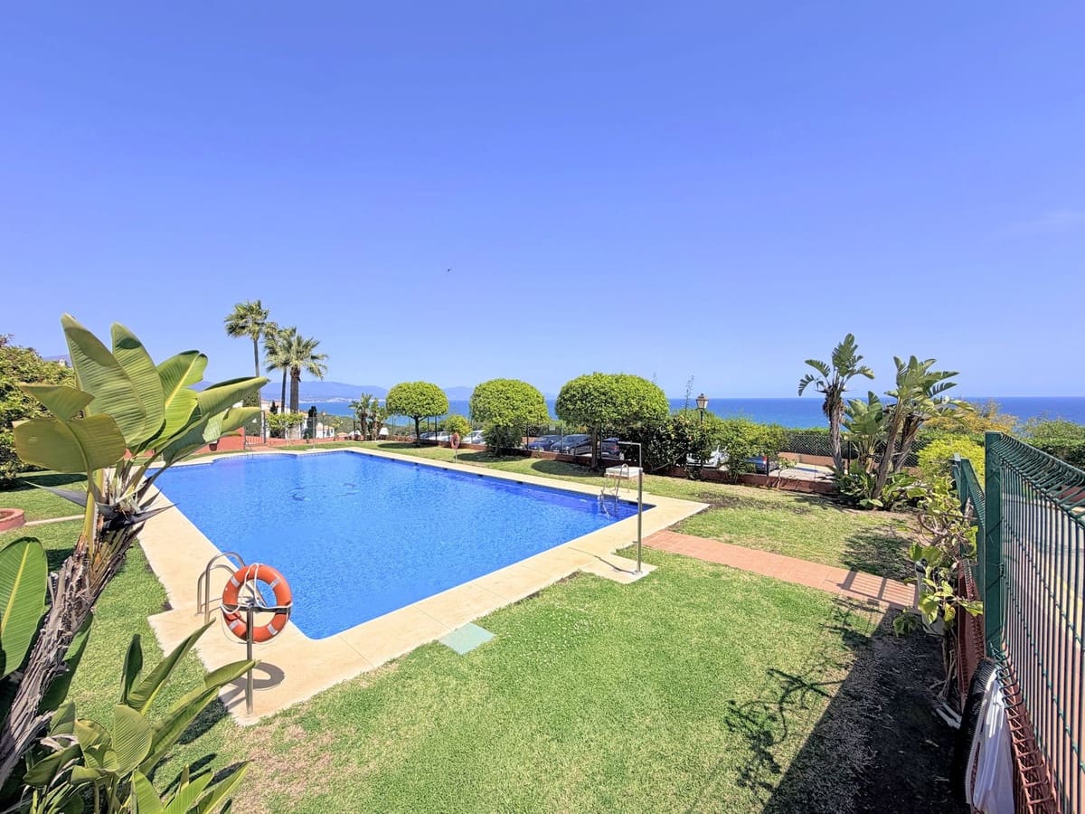 3 sovrum Lägenhet till salu i La Duquesa / Puerto de la Duquesa med pool - 499 000 € (Ref: 9762262)