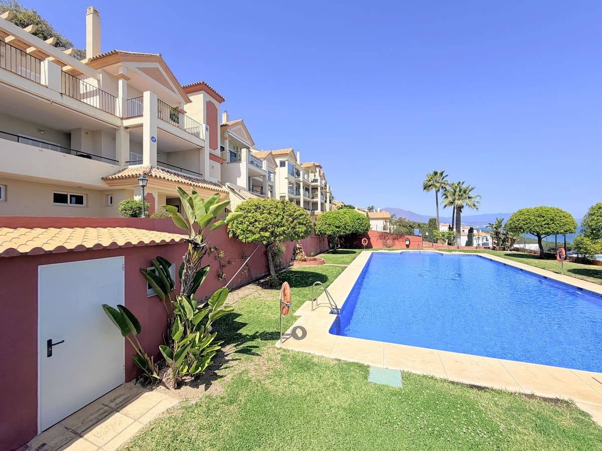 3 sovrum Lägenhet till salu i La Duquesa / Puerto de la Duquesa med pool - 499 000 € (Ref: 9762262)