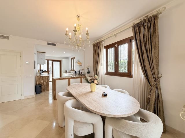 4 sypialnia Dom na sprzedaż w El Paraiso, Estepona - 800 000 € (Ref: 9762263)