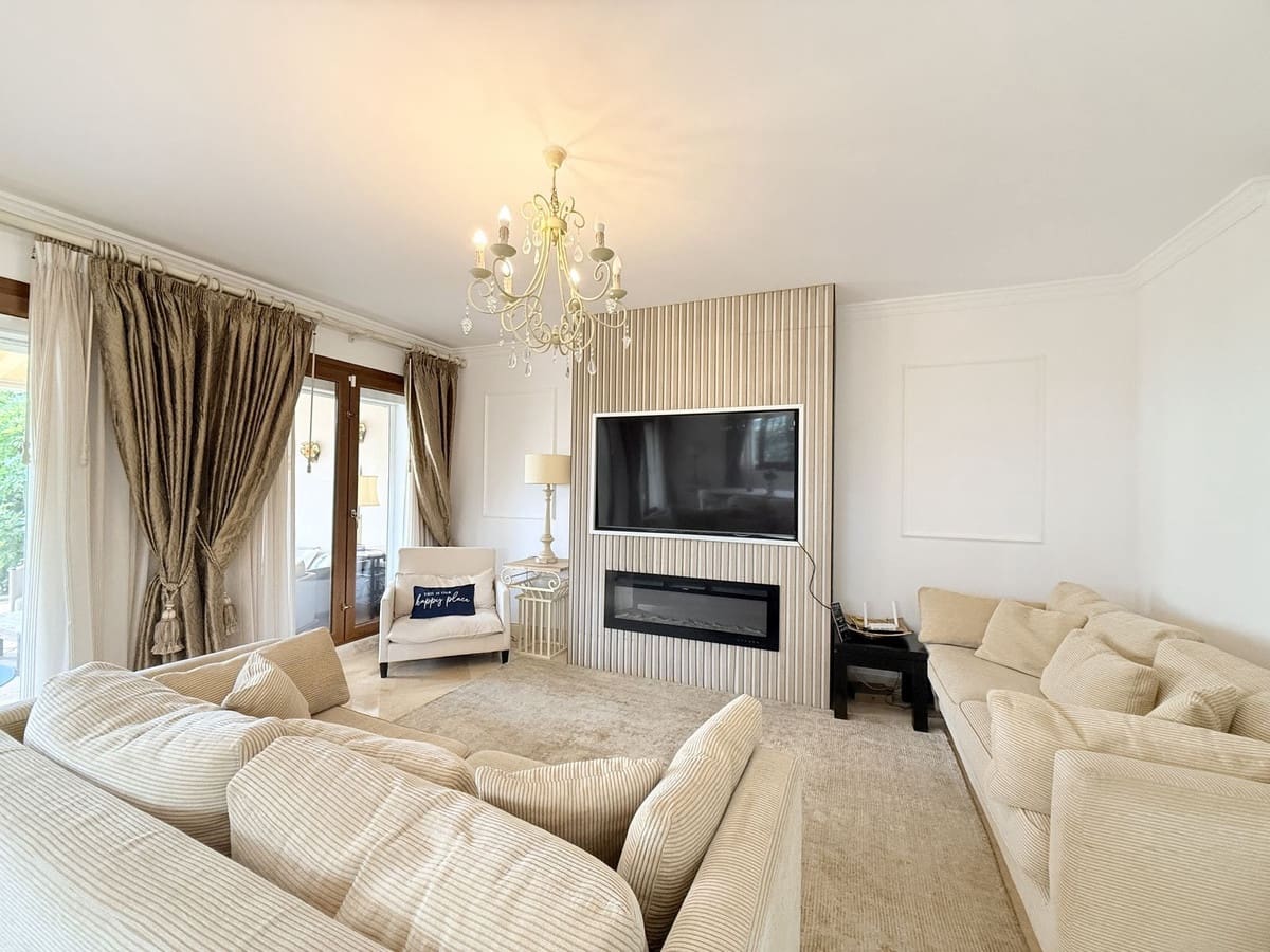 4 sypialnia Dom na sprzedaż w El Paraiso - 800 000 € (Ref: 9762263)