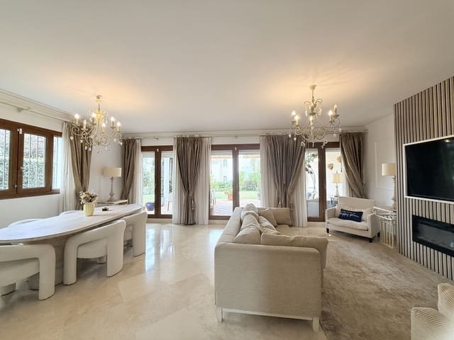 4 sypialnia Dom na sprzedaż w El Paraiso, Estepona - 800 000 € (Ref: 9762263)