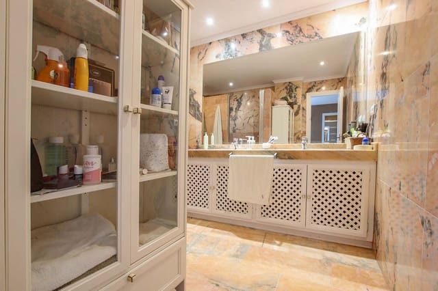 3 slaapkamer Appartement te koop in Nueva Andalucía Centro, Marbella met zwembad - € 680.000 (Ref: 9770857)