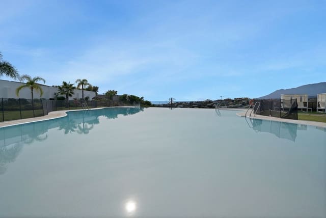 3 quarto Apartamento para venda em El Paraiso, Estepona com piscina - 550 000 € (Ref: 9783279)
