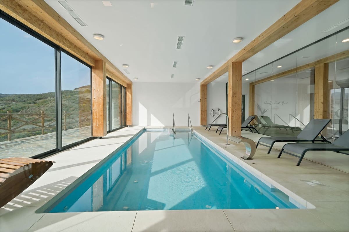 3 soveværelse Lejlighed til salg i El Paraiso med swimmingpool - € 550.000 (Ref: 9783279)