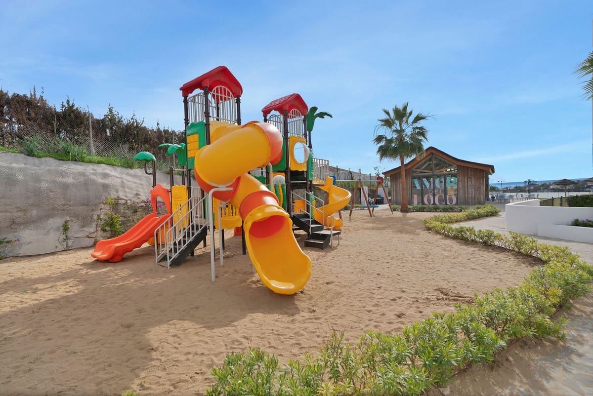 3 soveværelse Lejlighed til salg i El Paraiso med swimmingpool - € 550.000 (Ref: 9783279)