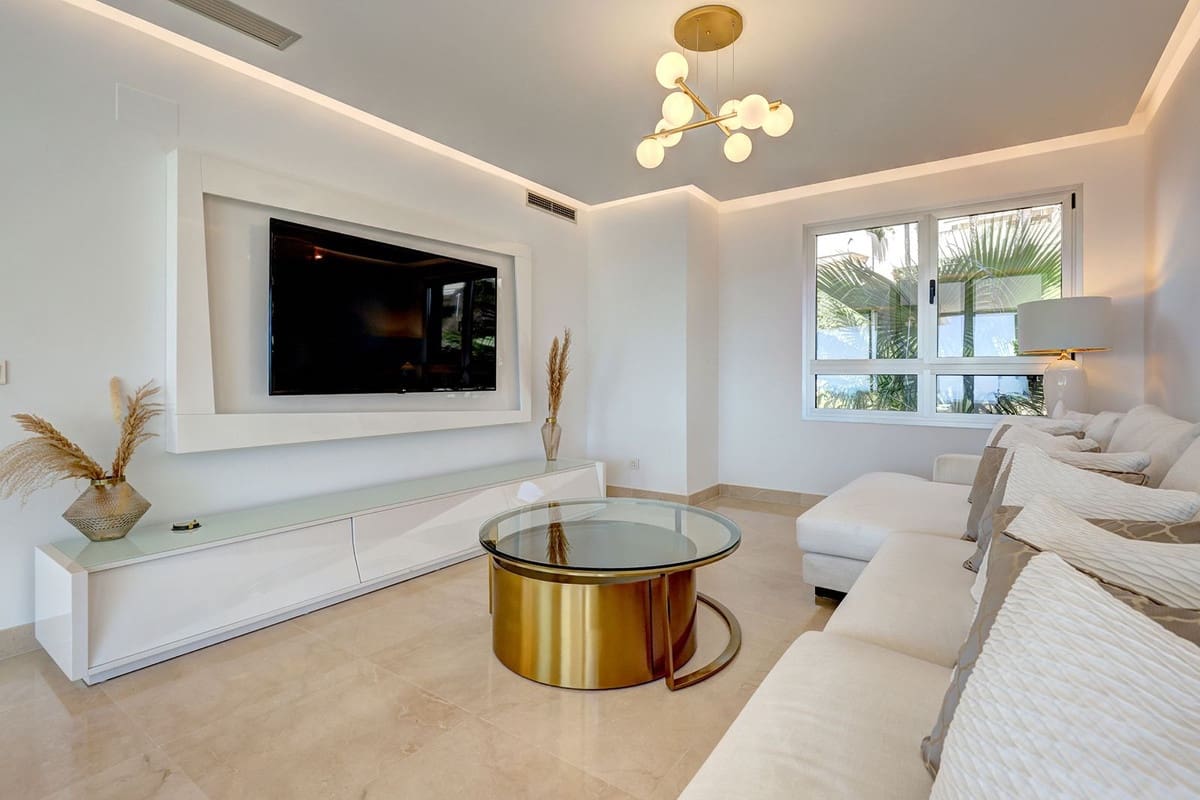 3 makuuhuone Huoneisto myytävänä paikassa Benahavis mukana uima-altaan - 1 200 000 € (Ref: 9783281)