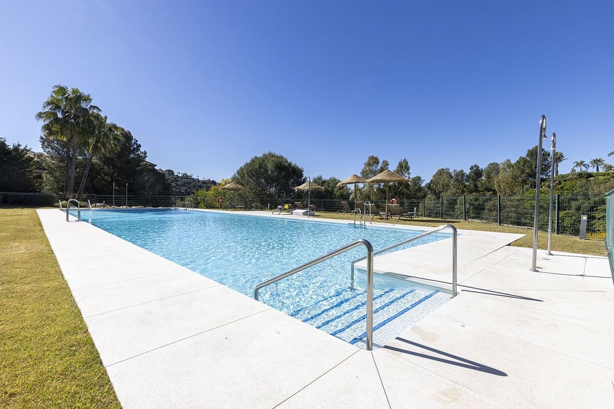 3 makuuhuone Huoneisto myytävänä paikassa Benahavis mukana uima-altaan - 1 200 000 € (Ref: 9783281)