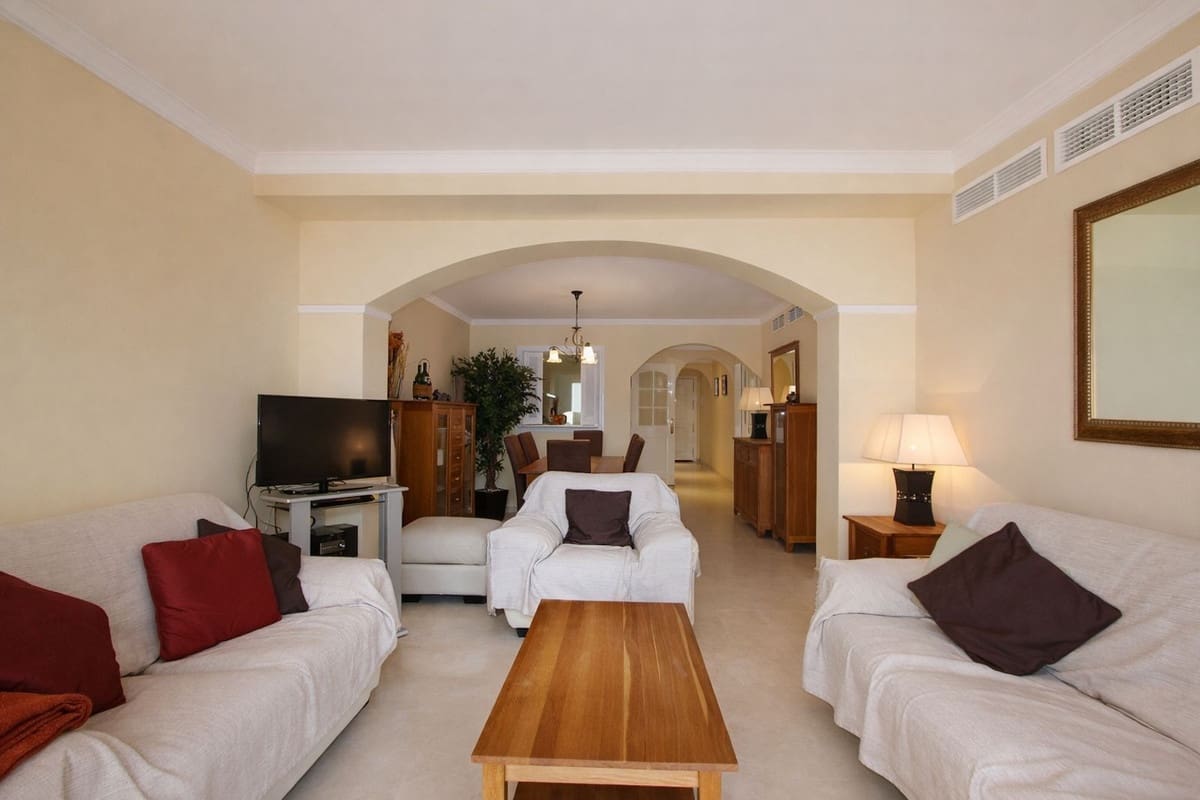 2 slaapkamer Appartement te koop in Elviria met zwembad - € 460.000 (Ref: 9783282)