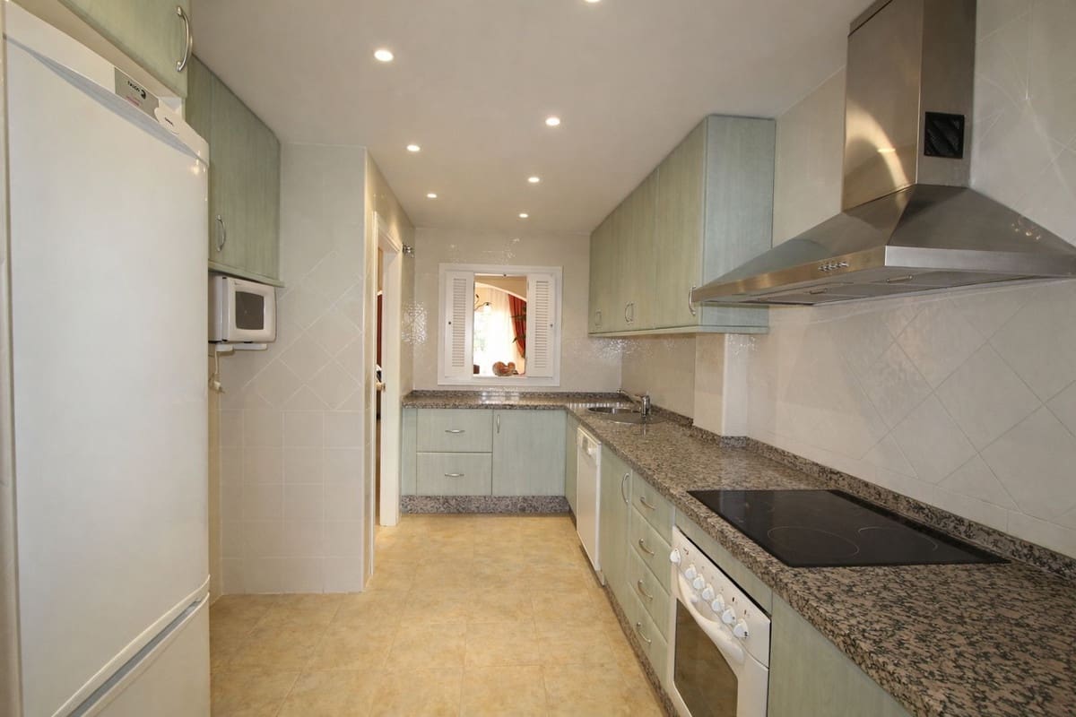 2 slaapkamer Appartement te koop in Elviria met zwembad - € 460.000 (Ref: 9783282)