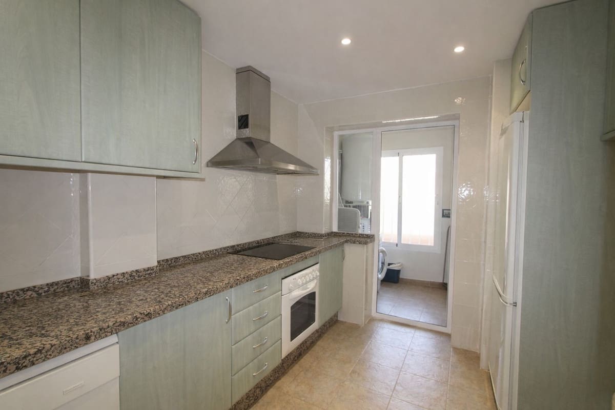 2 slaapkamer Appartement te koop in Elviria met zwembad - € 460.000 (Ref: 9783282)