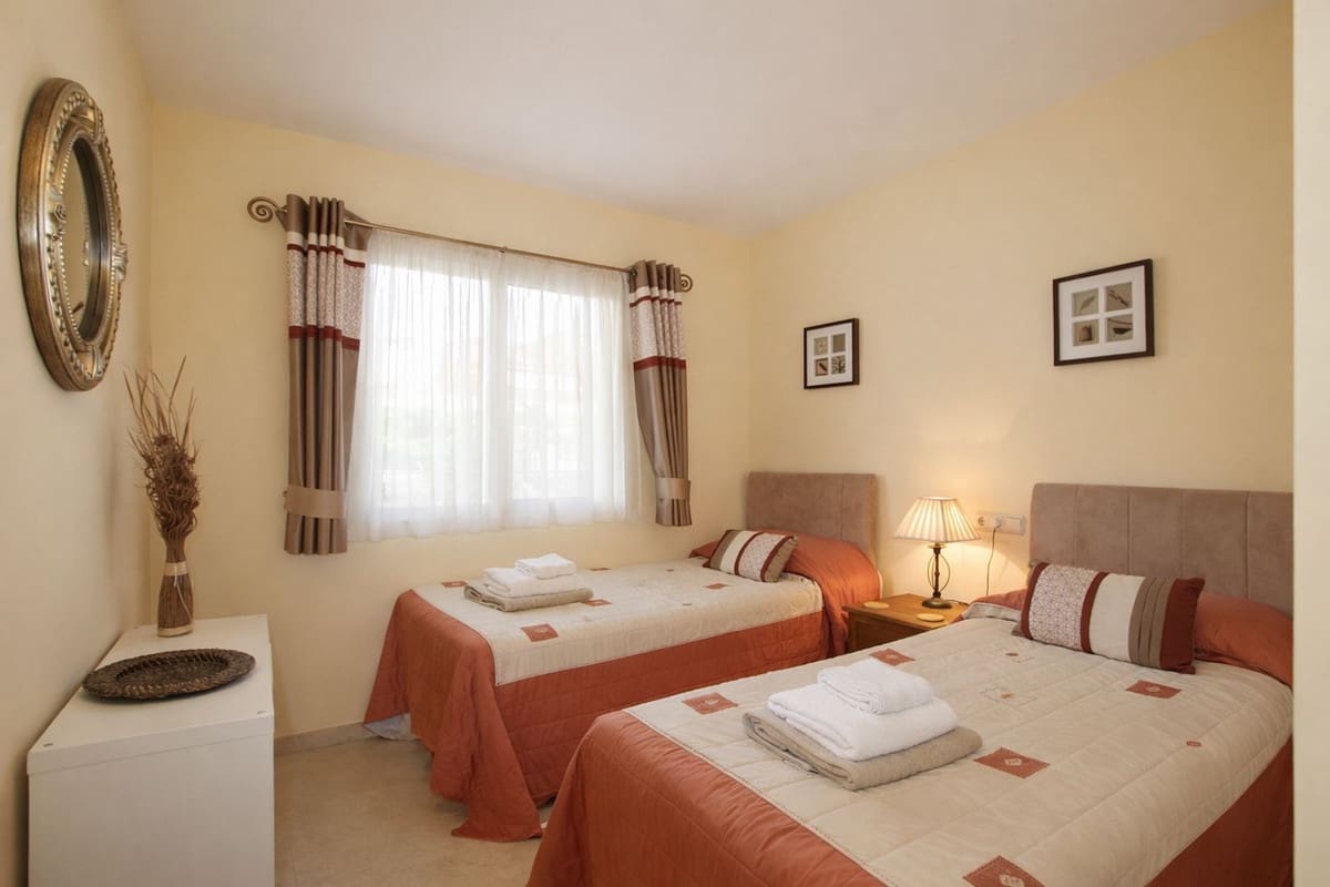 2 slaapkamer Appartement te koop in Elviria met zwembad - € 460.000 (Ref: 9783282)