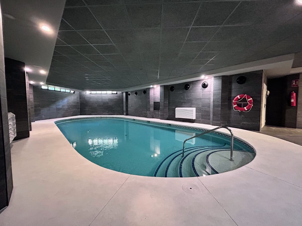 2 sovrum Lägenhet till salu i Puerto Banus med pool - 665 000 € (Ref: 9783284)