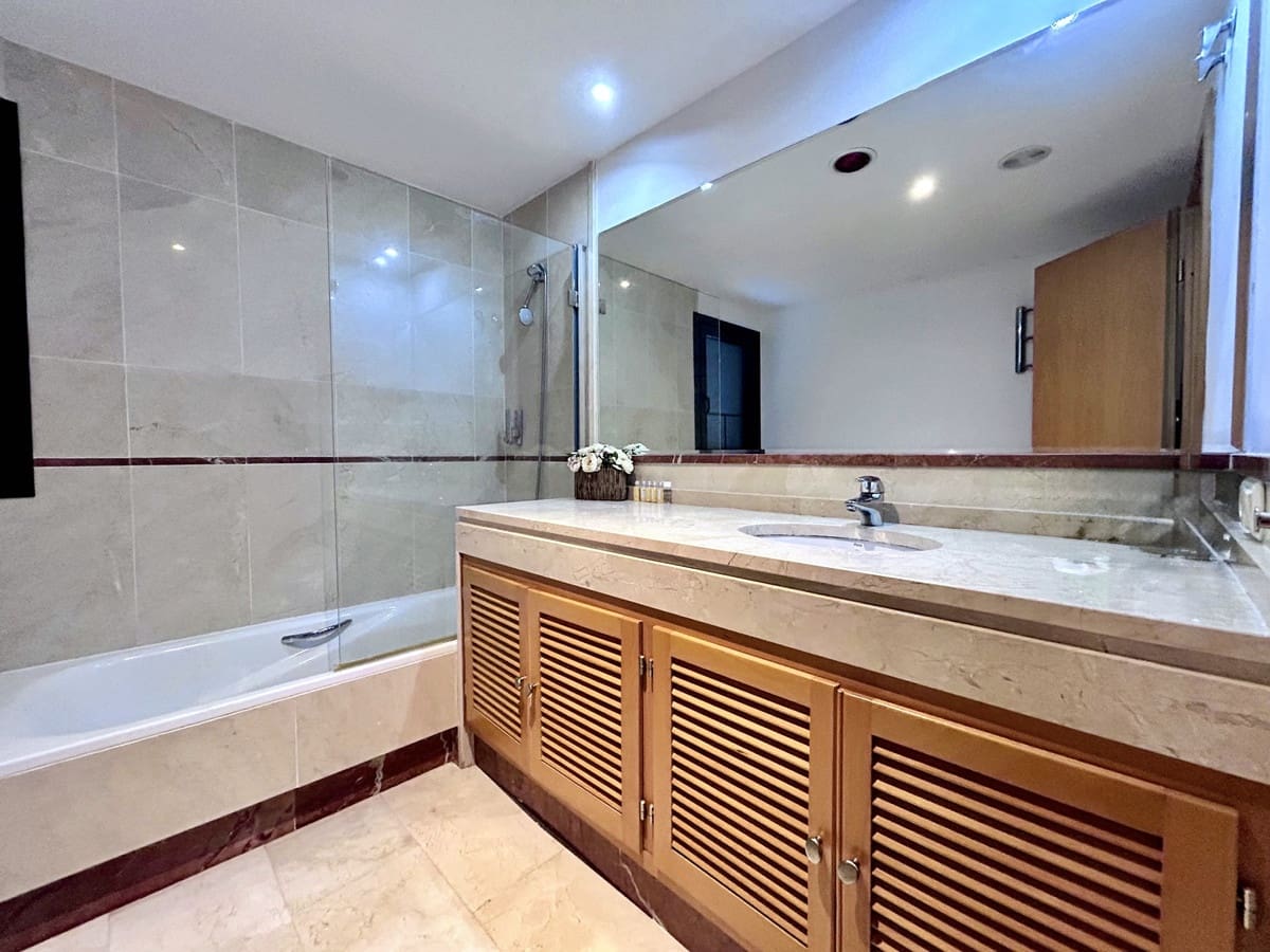 2 sovrum Lägenhet till salu i Puerto Banus med pool - 665 000 € (Ref: 9783284)