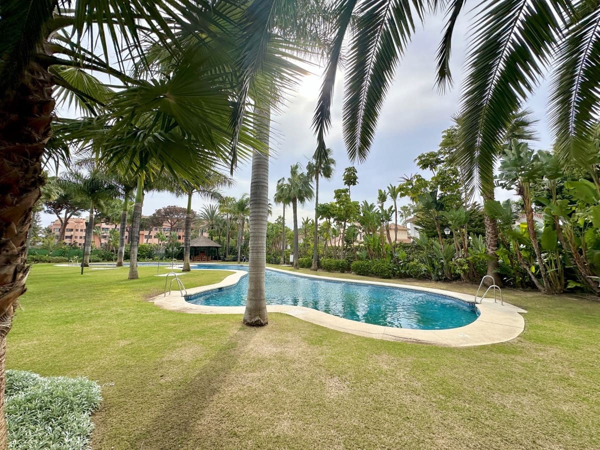 2 makuuhuone Huoneisto myytävänä paikassa Puerto Banus mukana uima-altaan - 665 000 € (Ref: 9783284)