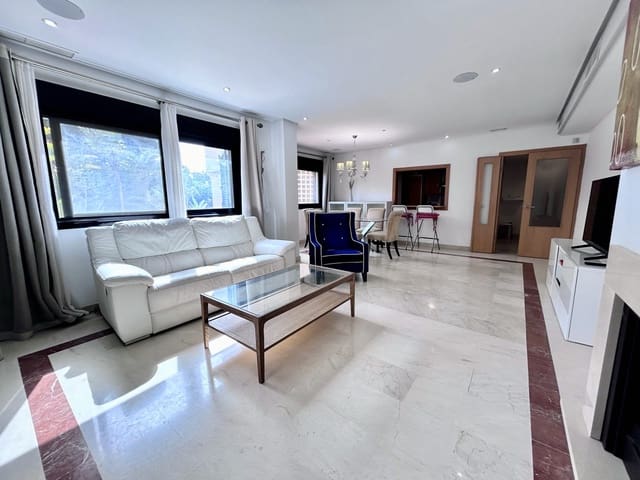 2 soveværelse Lejlighed til salg i Puerto Banus, Marbella med swimmingpool - € 665.000 (Ref: 9783284)