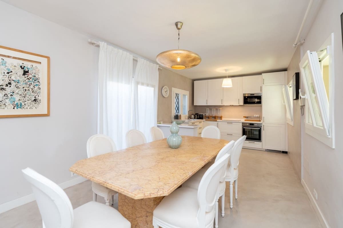 5 bedroom Villa for sale in San Pedro de Alcantara with pool - € 1,950,000 (Ref: 9783285)