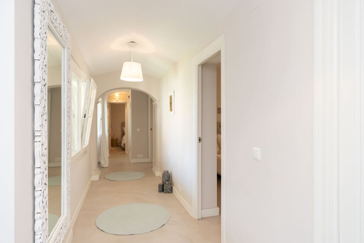 5 bedroom Villa for sale in San Pedro de Alcantara with pool - € 1,950,000 (Ref: 9783285)