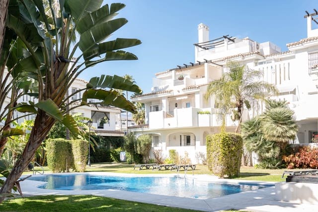 3 soveværelse Lejlighed til salg i Puerto Banus, Marbella med swimmingpool - € 525.000 (Ref: 9783286)