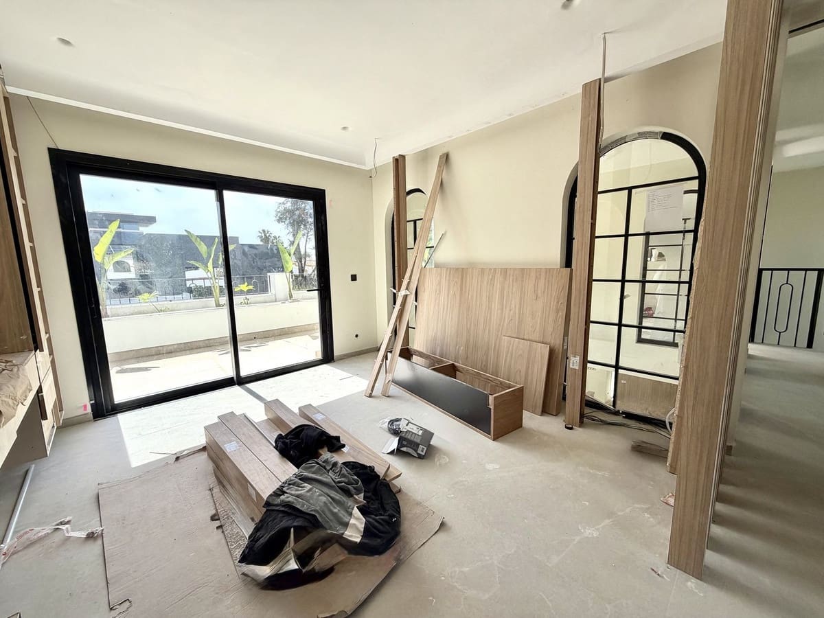 5 bedroom Villa for sale in San Pedro de Alcantara with pool - € 3,495,000 (Ref: 9783287)