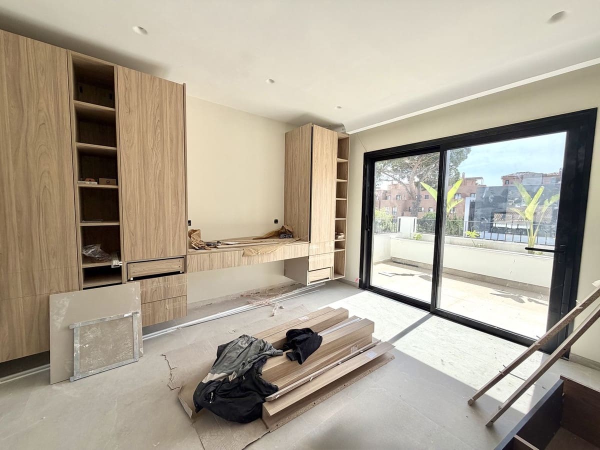 5 bedroom Villa for sale in San Pedro de Alcantara with pool - € 3,495,000 (Ref: 9783287)