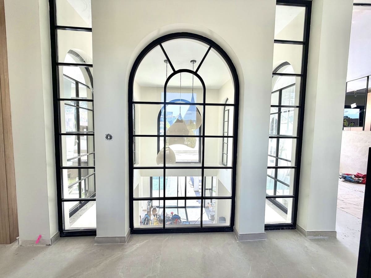 5 bedroom Villa for sale in San Pedro de Alcantara with pool - € 3,495,000 (Ref: 9783287)