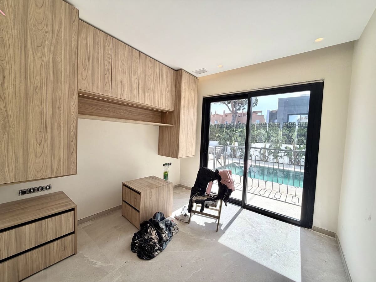 5 bedroom Villa for sale in San Pedro de Alcantara with pool - € 3,495,000 (Ref: 9783287)