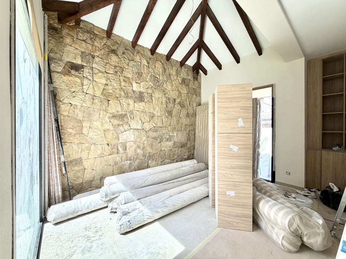 5 bedroom Villa for sale in San Pedro de Alcantara with pool - € 3,495,000 (Ref: 9783287)