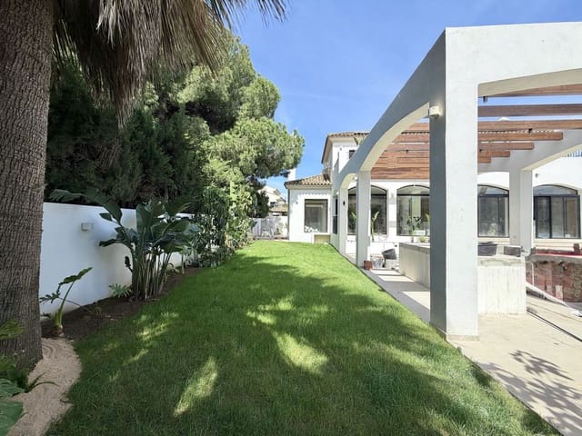 5 bedroom Villa for sale in San Pedro de Alcántara Pueblo, Marbella with pool - € 3,495,000 (Ref: 9783287)