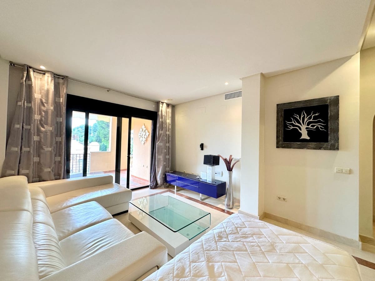 2 sypialnia Apartament na sprzedaż w Puerto Banus z basenem - 760 000 € (Ref: 9783288)