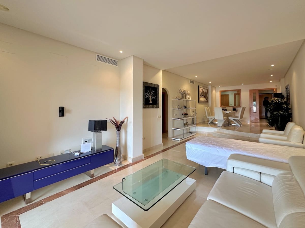 2 sypialnia Apartament na sprzedaż w Puerto Banus z basenem - 760 000 € (Ref: 9783288)