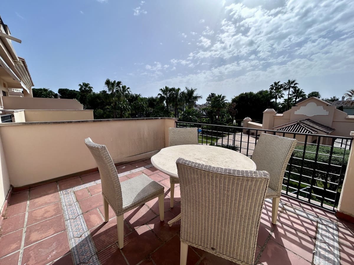 2 sypialnia Apartament na sprzedaż w Puerto Banus z basenem - 760 000 € (Ref: 9783288)