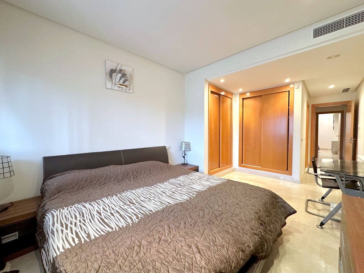 2 sypialnia Apartament na sprzedaż w Puerto Banus z basenem - 760 000 € (Ref: 9783288)