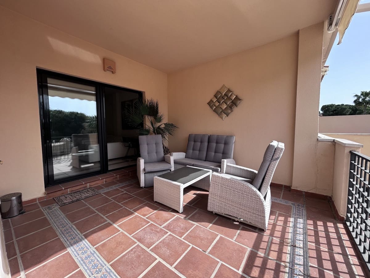 2 sypialnia Apartament na sprzedaż w Puerto Banus z basenem - 760 000 € (Ref: 9783288)
